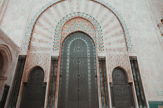 The Evolution of Islamic Architecture: Amazigh Heritage, Moorish Influence, and Geographical Dynamics
