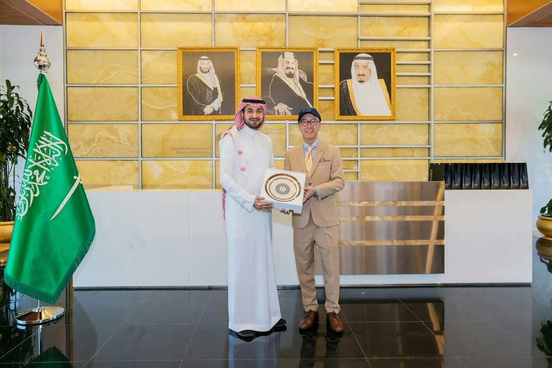 Honoring Heritage: Presenting My Artwork to H.H. Prince Sultan Bin Khalid Al Saud